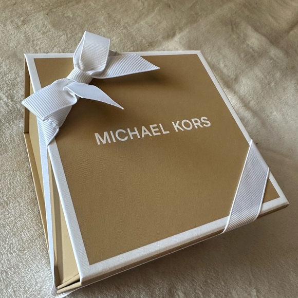Michael Kors XS Gift Box Speciality Gift Box perfect for holiday gifts, storage - Picture 2 of 3